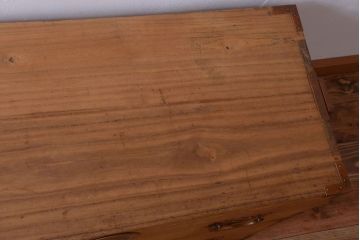 アンティーク家具　古民具・骨董　新潟産　厚手の銅金具が美しい総桐材の高級衣装箪笥(桐箪笥、桐たんす)