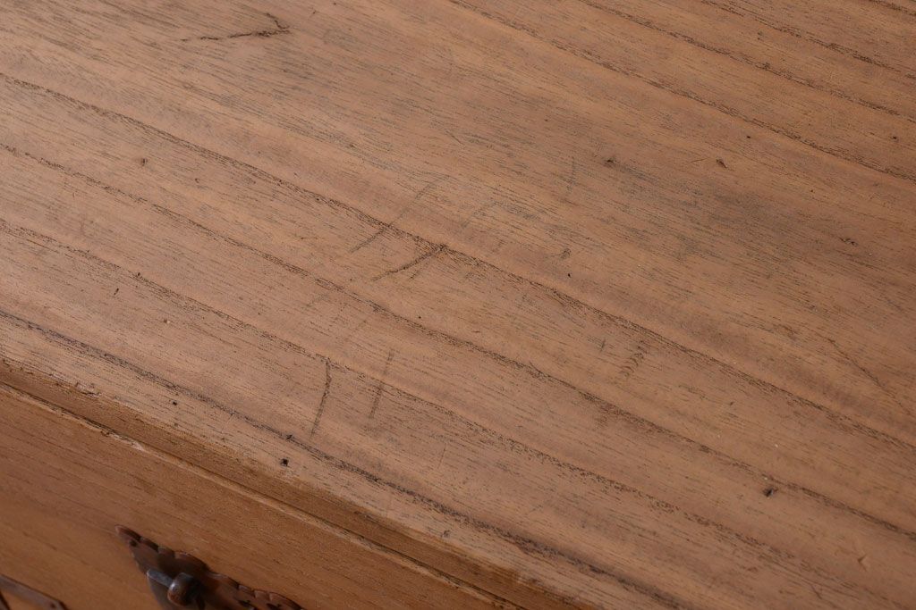 アンティーク家具　古民具・骨董　新潟産　厚手の銅金具が美しい総桐材の高級衣装箪笥(桐箪笥、桐たんす)