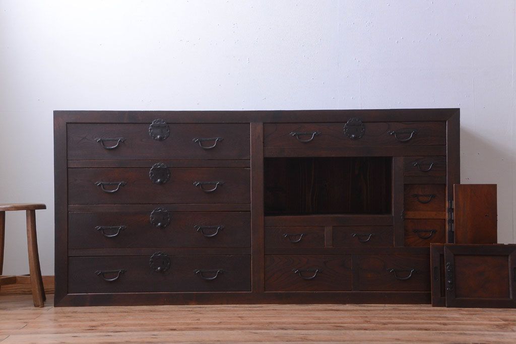 アンティーク家具　古民具・骨董　大きな収納箪笥サイドボード(水屋箪笥)