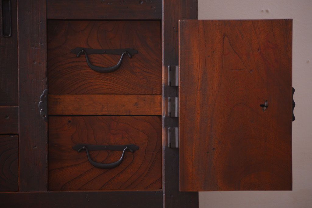 アンティーク家具　古民具・骨董　大きな収納箪笥サイドボード(水屋箪笥)