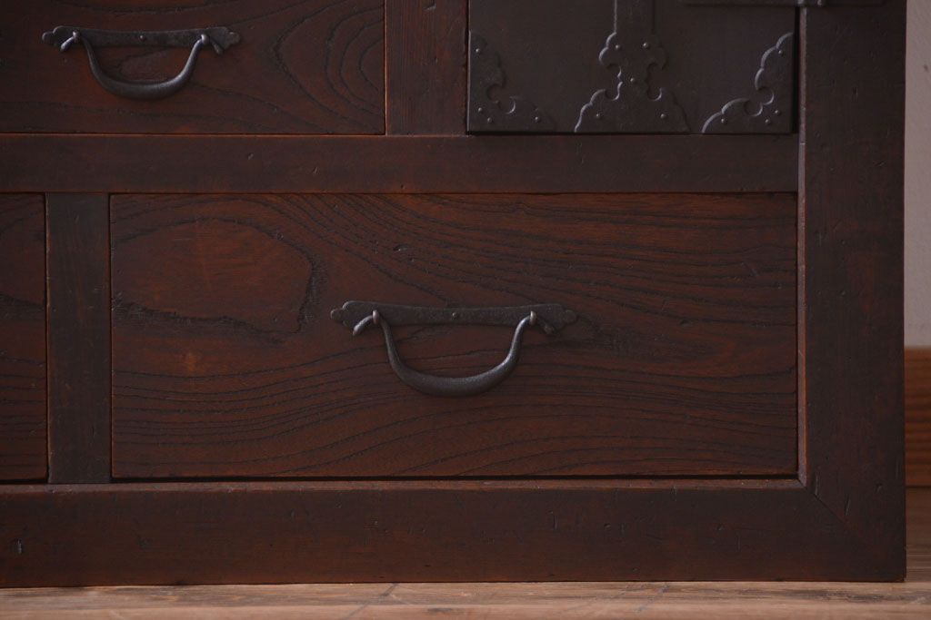 アンティーク家具　古民具・骨董　大きな収納箪笥サイドボード(水屋箪笥)