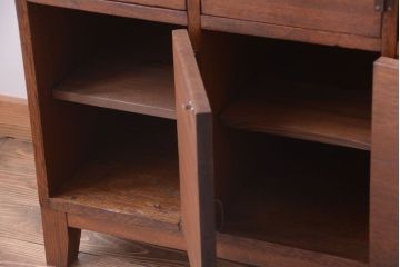 レトロ家具　昭和レトロ　古い木製のネームプレート付き縦型ロッカー