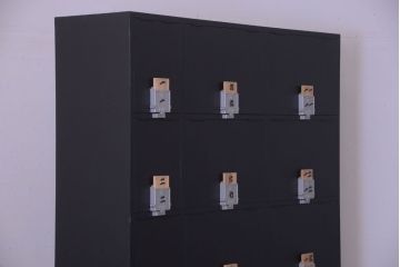 アンティーク家具　アンティーク　シックなブラックペイントの鍵付きロッカー