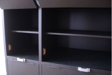 アンティーク家具　アンティーク　シックなブラックペイントの鍵付きロッカー