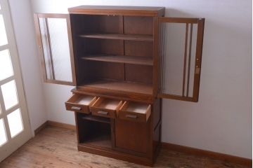 レトロ家具　和製アンティーク　モールガラス戸のレトロな食器棚(カップボード)