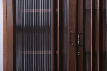 レトロ家具　和製アンティーク　モールガラス戸のレトロな食器棚(カップボード)