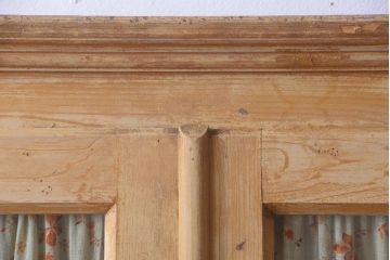 アンティーク家具　イギリスアンティーク　オリジナルペイント!カーテン付きブックケース(キャビネット)