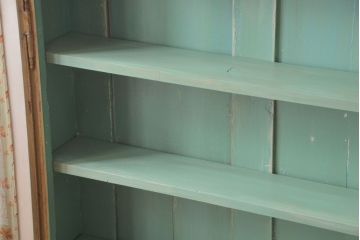 アンティーク家具　イギリスアンティーク　オリジナルペイント!カーテン付きブックケース(キャビネット)