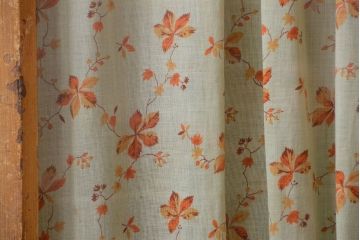 アンティーク家具　イギリスアンティーク　オリジナルペイント!カーテン付きブックケース(キャビネット)