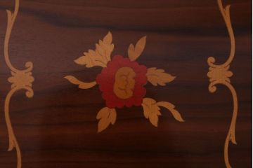 中古　イタリア製 高級感あふれる小さなサイドテーブル