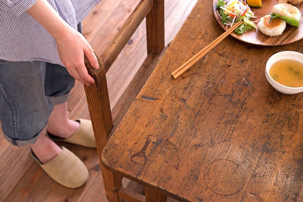 アンティーク家具　和製アンティーク　古い木の素朴なダイニングテーブル