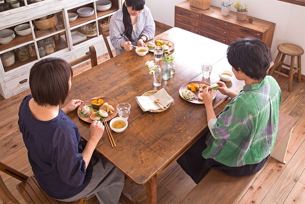 アンティーク家具　和製アンティーク　古い木の素朴なダイニングテーブル