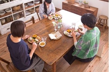 アンティーク家具　和製アンティーク　古い木の素朴なダイニングテーブル