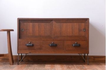 アンティーク家具　和製アンティーク　引き出し付き!鉄脚衣装箪笥ローボード