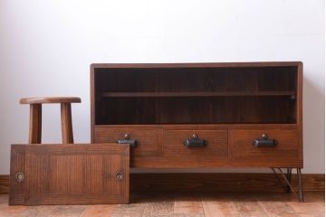 アンティーク家具　和製アンティーク　引き出し付き!鉄脚衣装箪笥ローボード