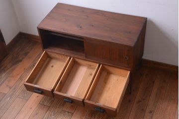 アンティーク家具　和製アンティーク　引き出し付き!鉄脚衣装箪笥ローボード