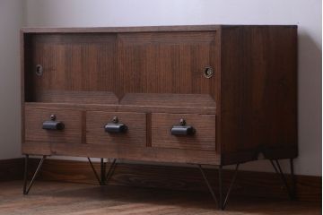 アンティーク家具　和製アンティーク　引き出し付き!鉄脚衣装箪笥ローボード