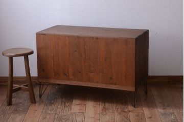 アンティーク家具　和製アンティーク　引き出し付き!鉄脚衣装箪笥ローボード