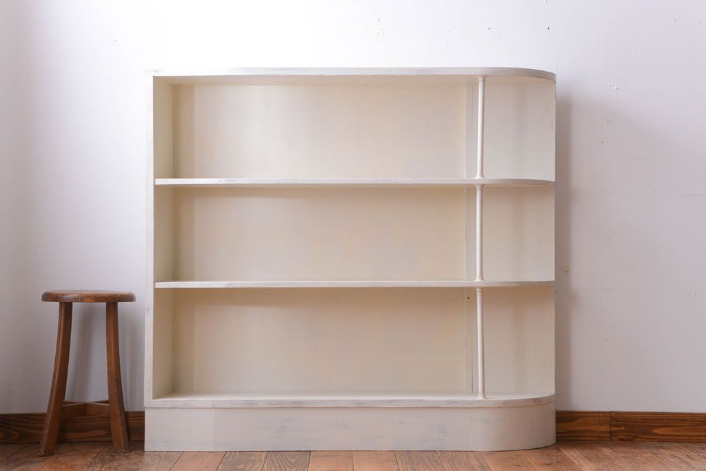 アンティーク家具　アンティークペイント　変わり型!清潔感のある飾り棚