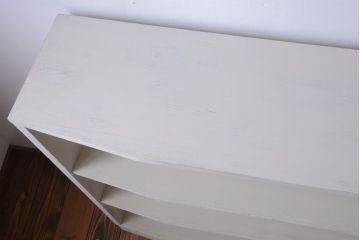 アンティーク家具　アンティークペイント　変わり型!清潔感のある飾り棚