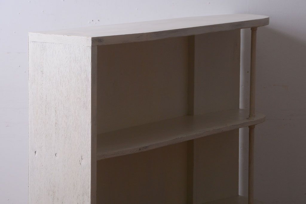 アンティーク家具　アンティークペイント　変わり型!清潔感のある飾り棚