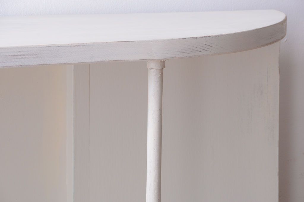 アンティーク家具　アンティークペイント　変わり型!清潔感のある飾り棚