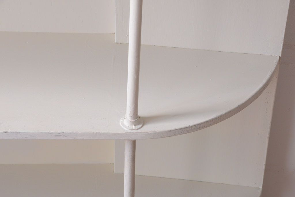 アンティーク家具　アンティークペイント　変わり型!清潔感のある飾り棚