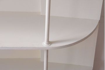 アンティーク家具　アンティークペイント　変わり型!清潔感のある飾り棚