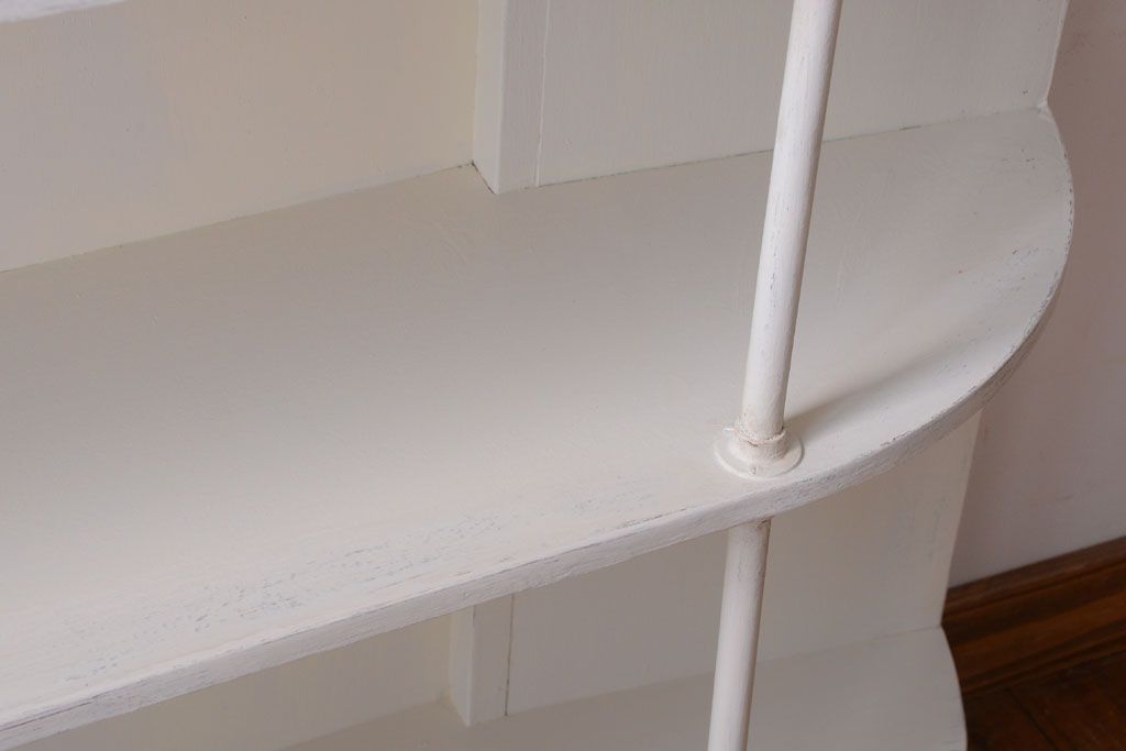 アンティーク家具　アンティークペイント　変わり型!清潔感のある飾り棚