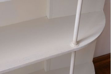 アンティーク家具　アンティークペイント　変わり型!清潔感のある飾り棚