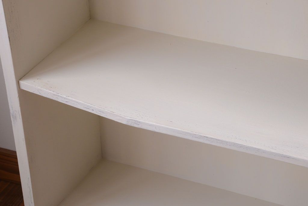 アンティーク家具　アンティークペイント　変わり型!清潔感のある飾り棚