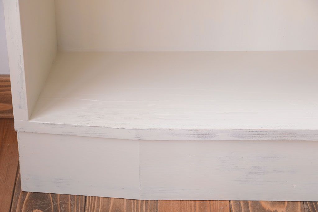 アンティーク家具　アンティークペイント　変わり型!清潔感のある飾り棚