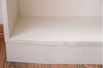 アンティーク家具　アンティークペイント　変わり型!清潔感のある飾り棚