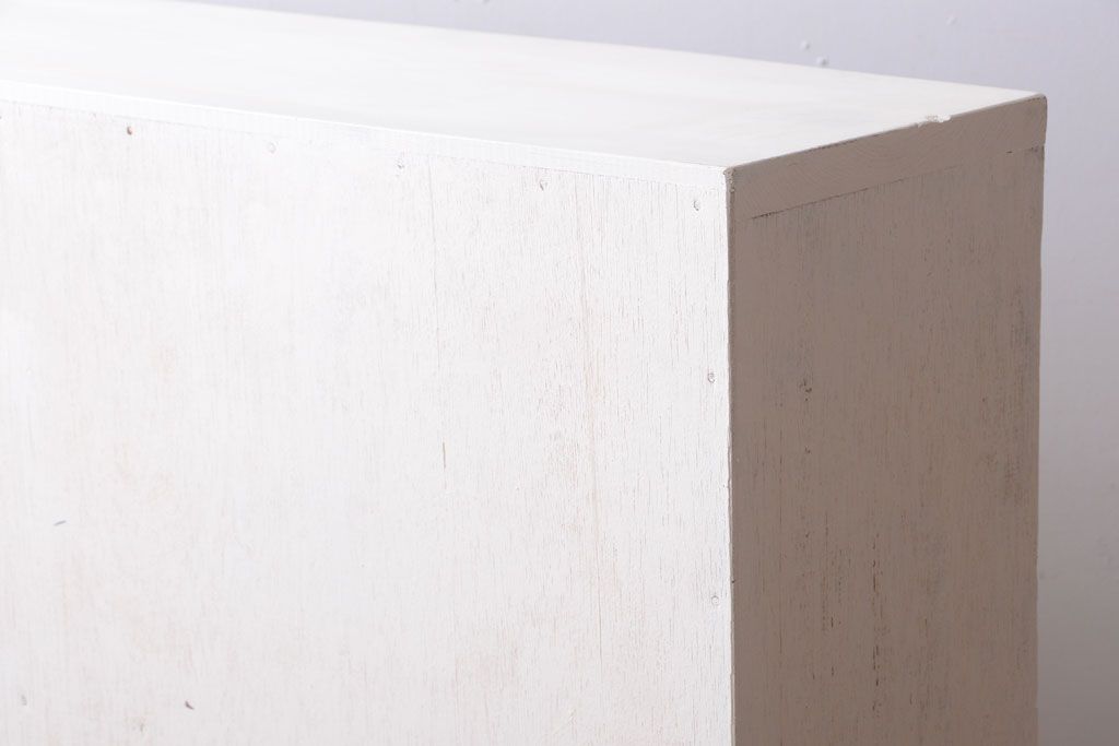 アンティーク家具　アンティークペイント　変わり型!清潔感のある飾り棚