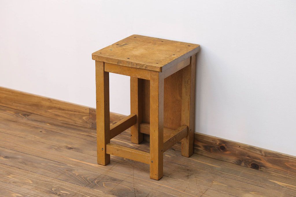 ヴィンテージ家具　ビンテージ　古い木のレトロな角スツール(3)