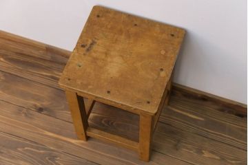 ヴィンテージ家具　ビンテージ　古い木のレトロな角スツール(3)