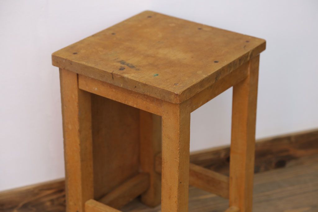 ヴィンテージ家具　ビンテージ　古い木のレトロな角スツール(3)