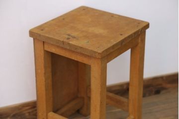 ヴィンテージ家具　ビンテージ　古い木のレトロな角スツール(3)