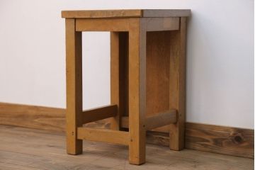 ヴィンテージ家具　ビンテージ　古い木のレトロな角スツール(3)