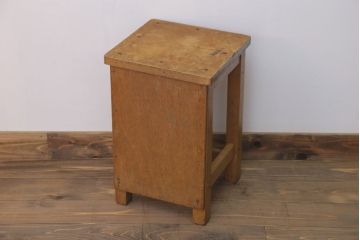ヴィンテージ家具　ビンテージ　古い木のレトロな角スツール(3)