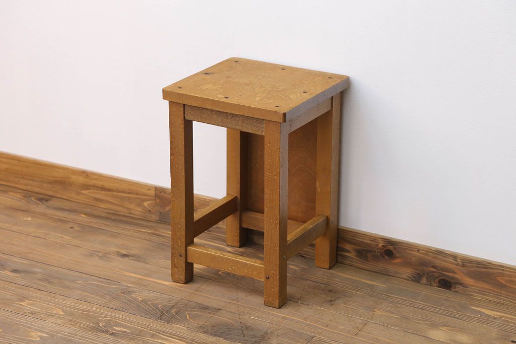 レトロ家具　昭和レトロ　古い木のノスタルジックな角スツール(1)
