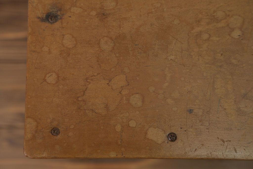 レトロ家具　昭和レトロ　古い木のノスタルジックな角スツール(1)