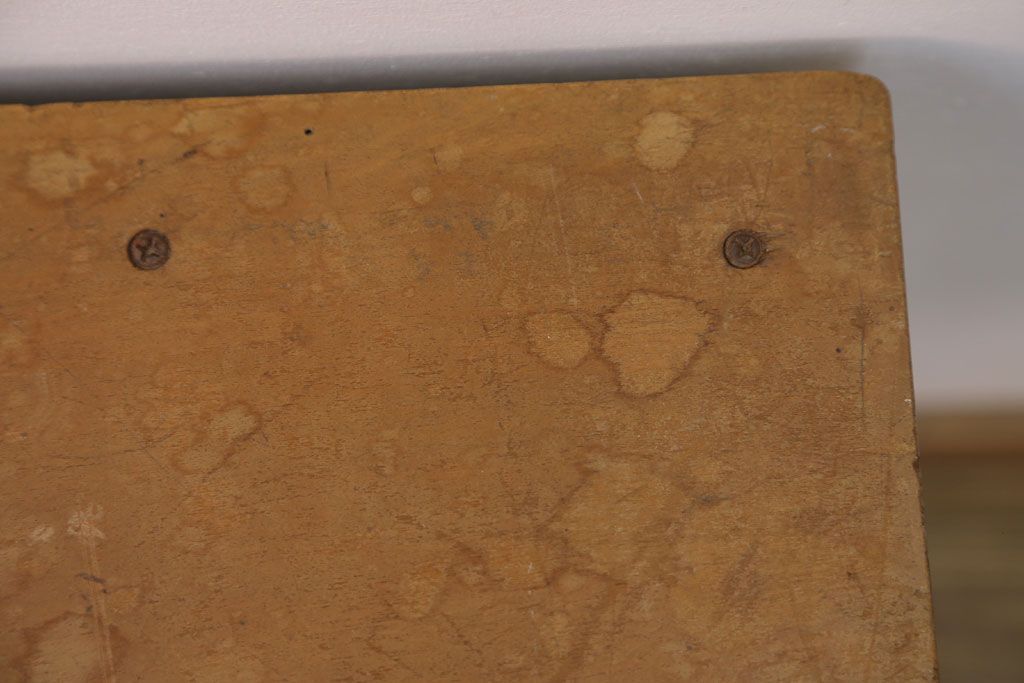 レトロ家具　昭和レトロ　古い木のノスタルジックな角スツール(1)