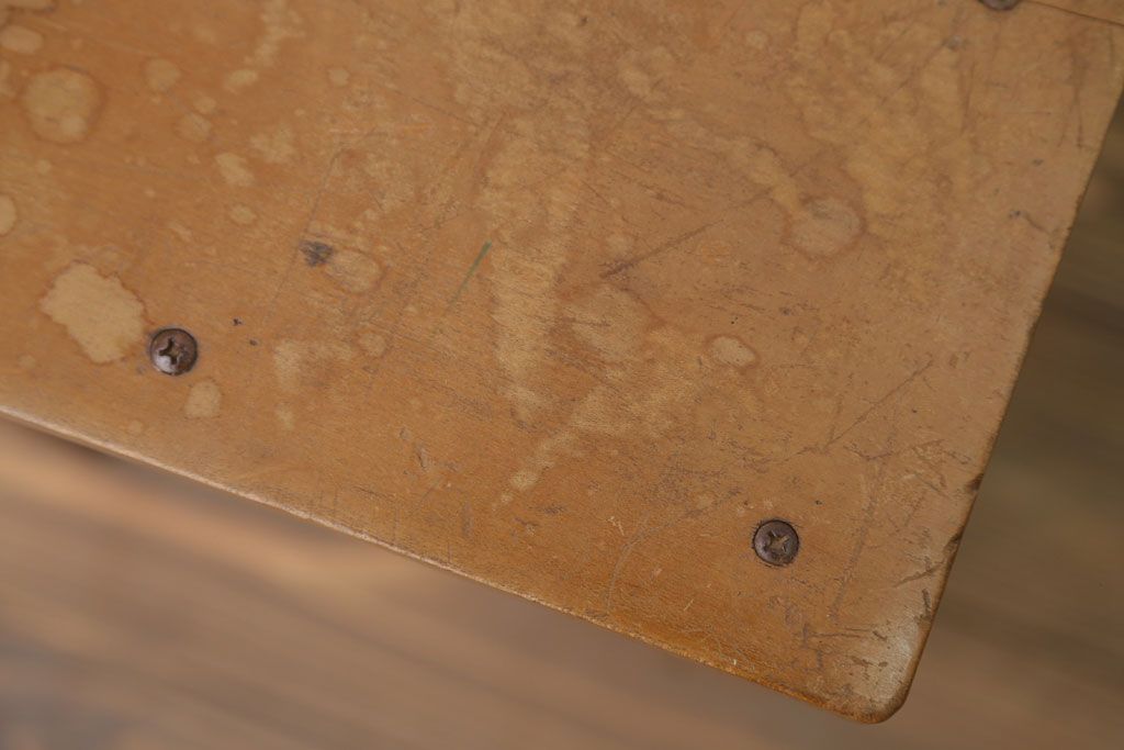 レトロ家具　昭和レトロ　古い木のノスタルジックな角スツール(1)