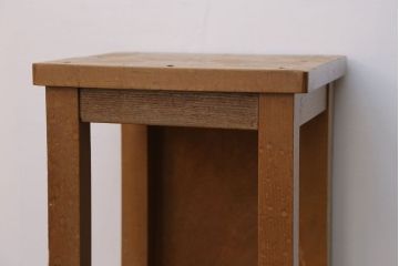 レトロ家具　昭和レトロ　古い木のノスタルジックな角スツール(1)