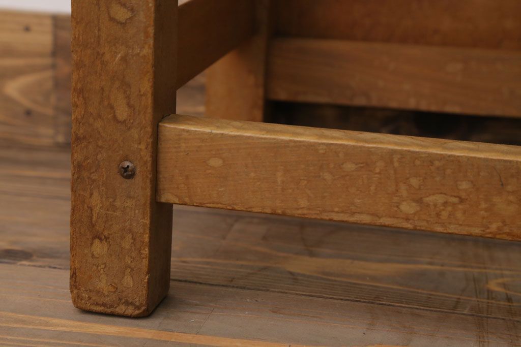 レトロ家具　昭和レトロ　古い木のノスタルジックな角スツール(1)