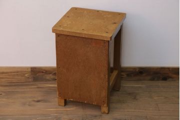 レトロ家具　昭和レトロ　古い木のノスタルジックな角スツール(1)