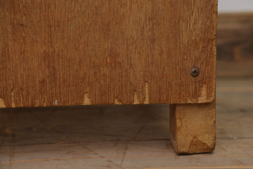 レトロ家具　昭和レトロ　古い木のノスタルジックな角スツール(1)