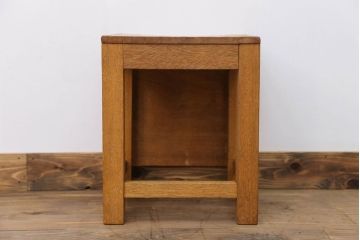 レトロ家具　昭和レトロ　古い学校の小さな木製角スツール(1)