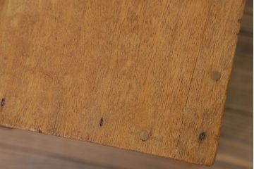 レトロ家具　昭和レトロ　古い学校の小さな木製角スツール(1)